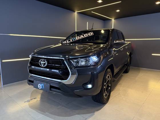 TOYOTA HILUX 2.8 D-4D TURBO DIESEL CD SRV 4X4 AUTOMÁTICO